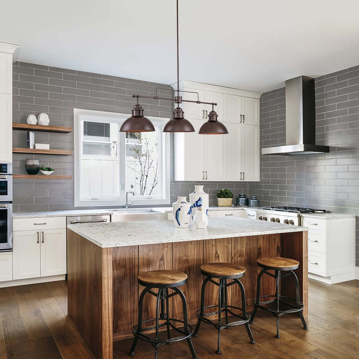 Lampada a sospensione a 3 luci in stile industriale/rustico a forma di cupola, in metallo, con finitura in bronzo oliato, ideale per illuminare isole cucina.