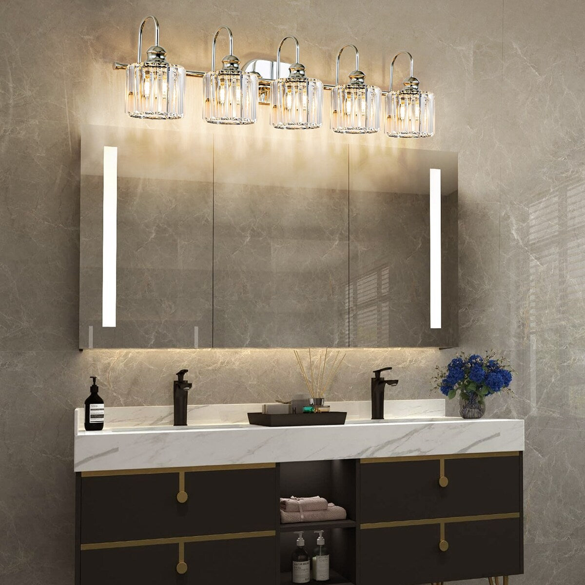 Lampada da bagno lineare a 5 luci, dimmerabile, con paralume in cristallo cilindrico, stile glamour.