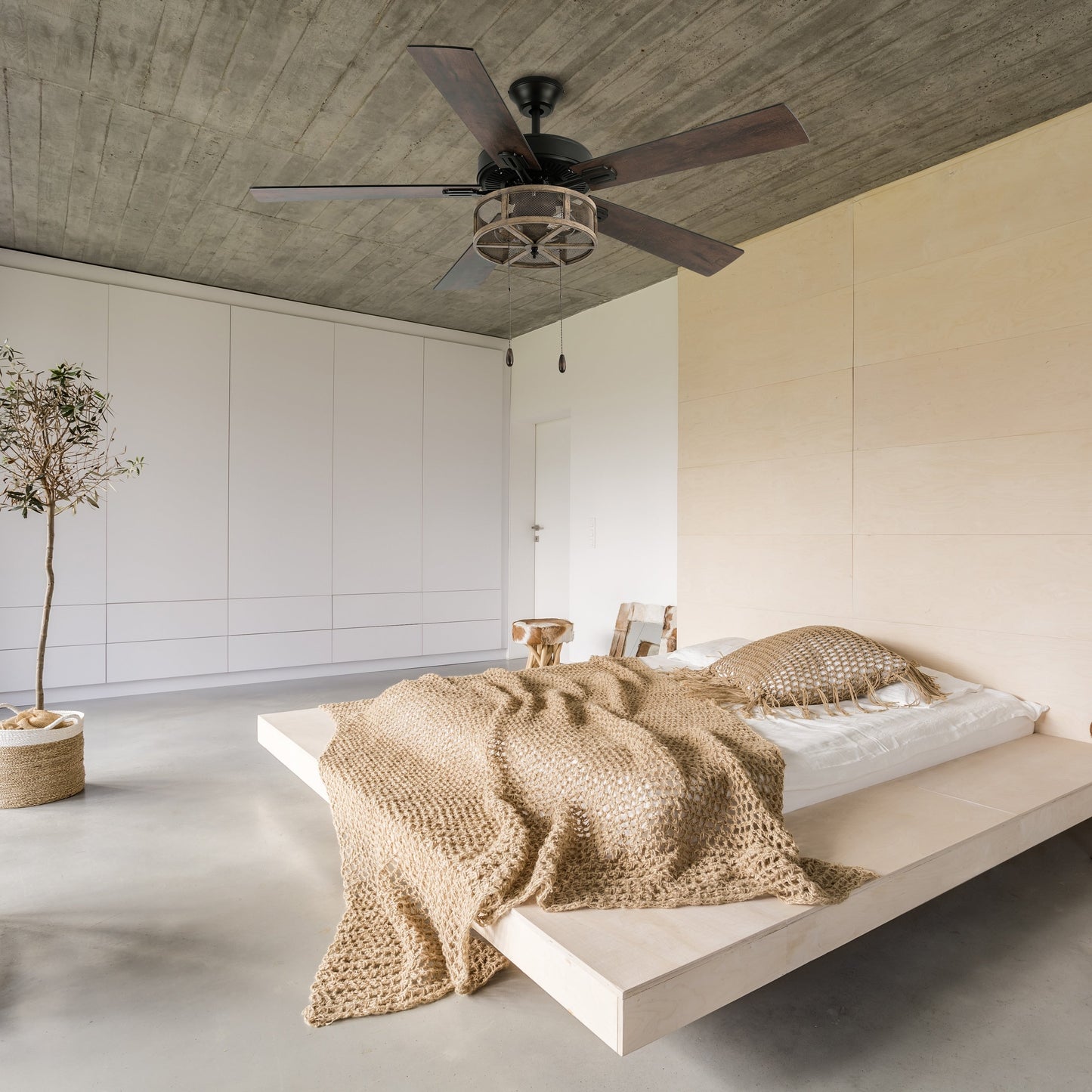 Ventilatore da soffitto a LED in stile rustico con struttura in metallo spazzolato e pale in carbonio da 52 pollici