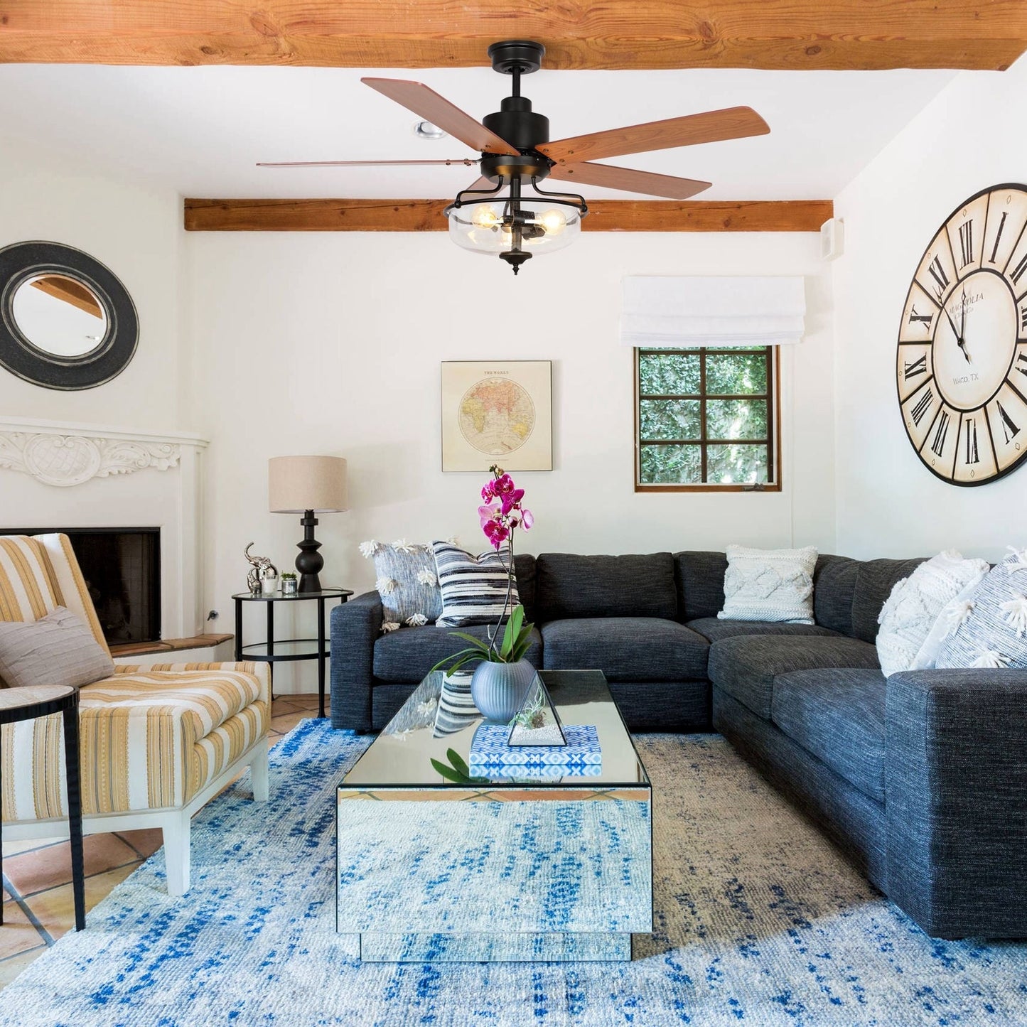 Ventilatore da soffitto con telecomando, diametro 52 pollici, 5 pale in legno reversibili e 3 luci.