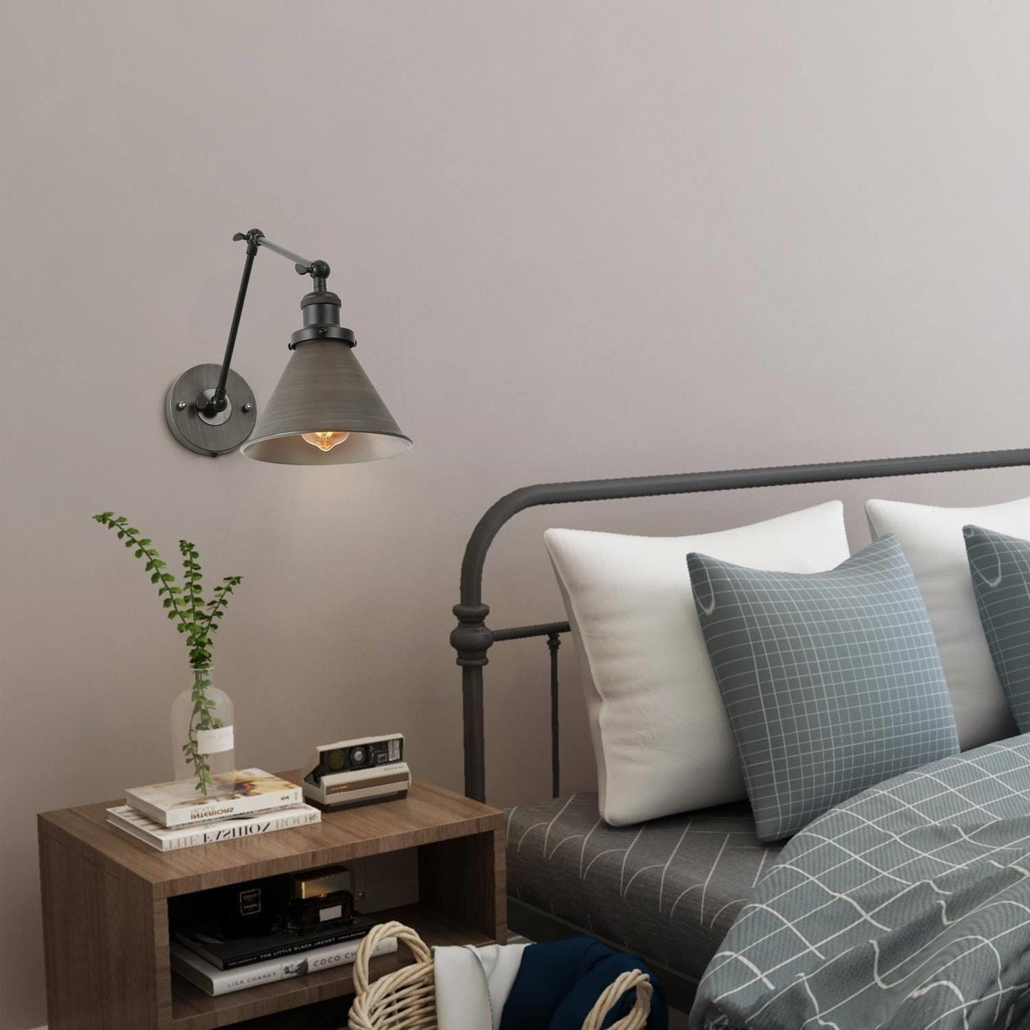 Set di 2 lampade da parete moderne a braccio oscillante regolabile, con spina o cablaggio diretto.