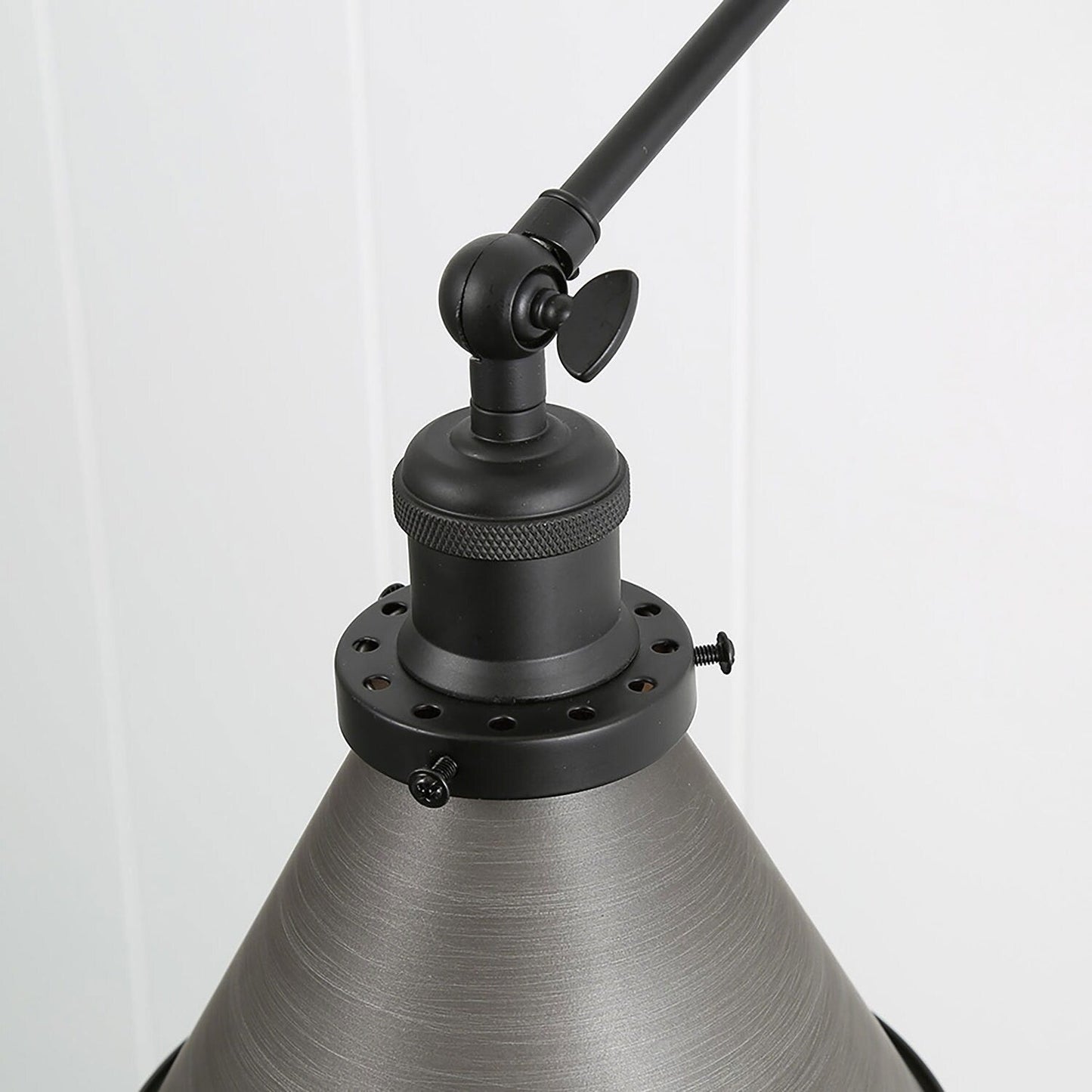Set di 2 lampade da parete moderne a braccio oscillante regolabile, con spina o cablaggio diretto.