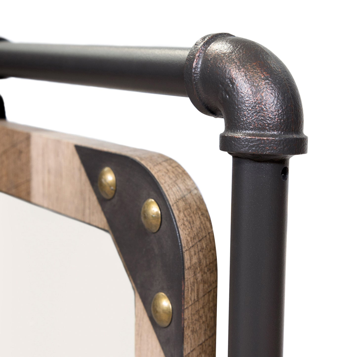 Specchio da parete sospeso in metallo Revo Industrial da 78 cm (31 pollici) di Furniture of America