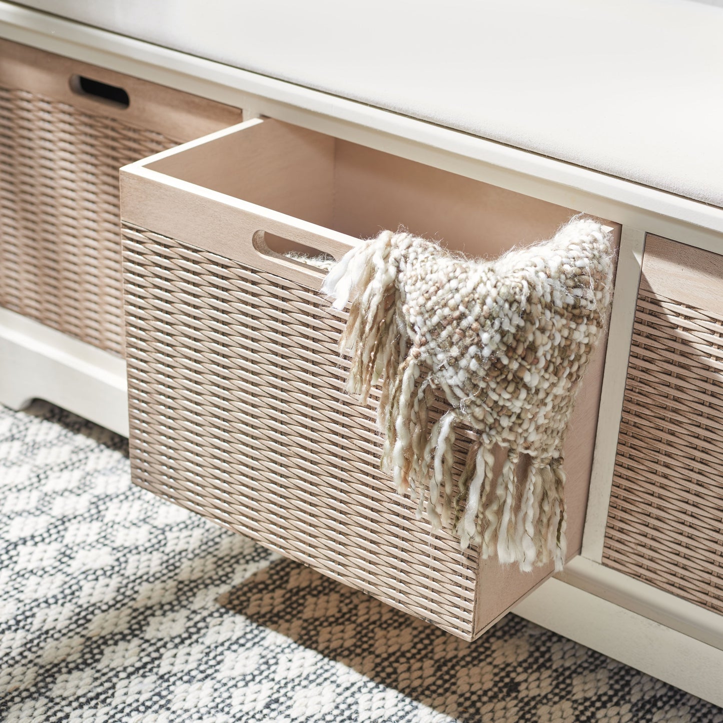SAFAVIEH Fiorello panca con 3 cassetti e vano portaoggetti - 47,3 L x 38 P x 48 A - 47Lx38Px48A