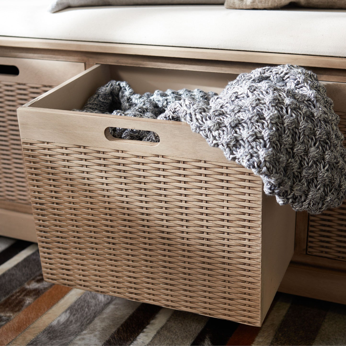 SAFAVIEH Fiorello panca con 3 cassetti e vano portaoggetti - 47,3 L x 38 P x 48 A - 47Lx38Px48A