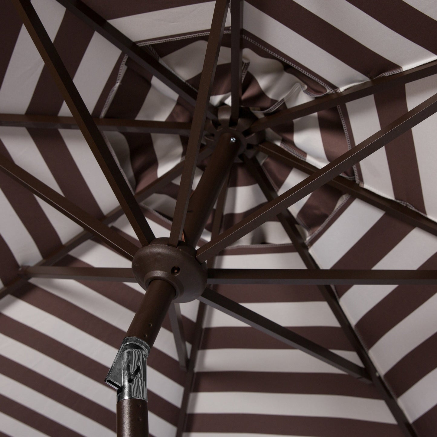 Parapluie da esterno SAFAVIEH Hadire Inside Out a righe da 9 piedi con manovella