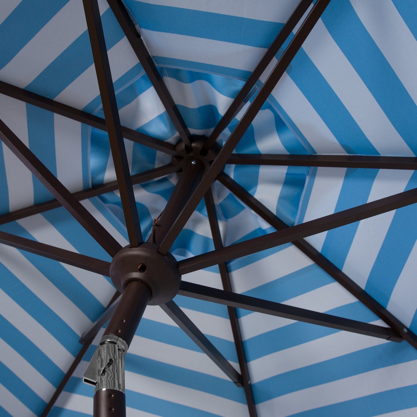 Parapluie da esterno SAFAVIEH Hadire Inside Out a righe da 9 piedi con manovella