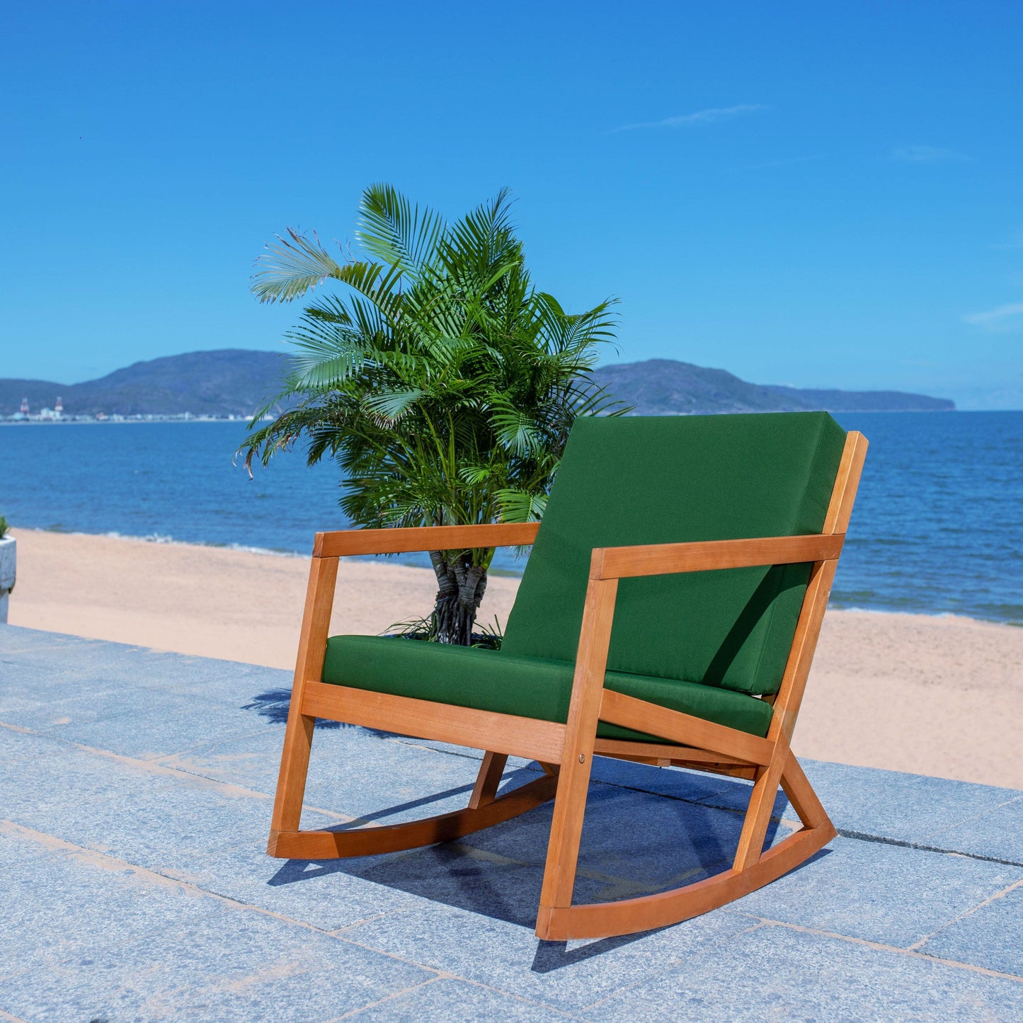 Sedia a dondolo da esterno Makaila di SAFAVIEH con cuscino - 66L x 79P x 97H (cm)