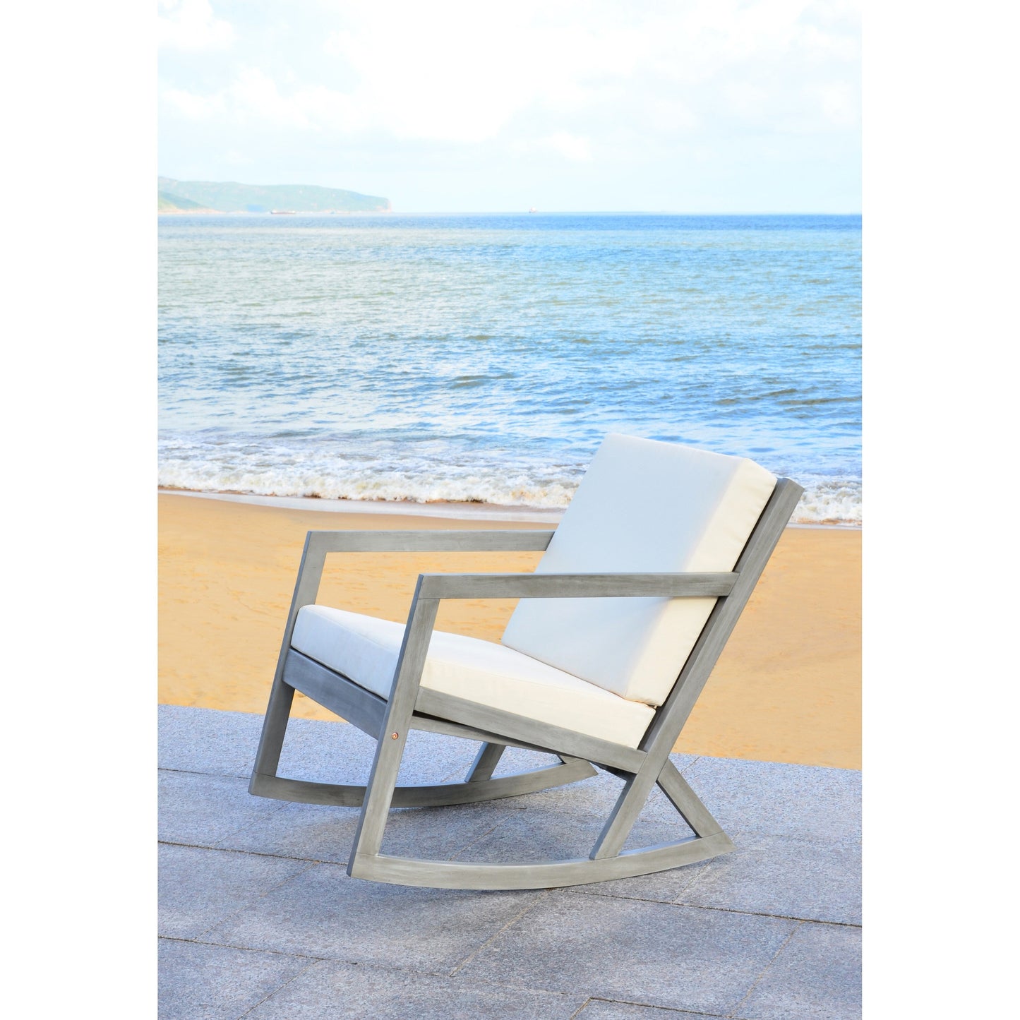 Sedia a dondolo da esterno Makaila di SAFAVIEH con cuscino - 66L x 79P x 97H (cm)