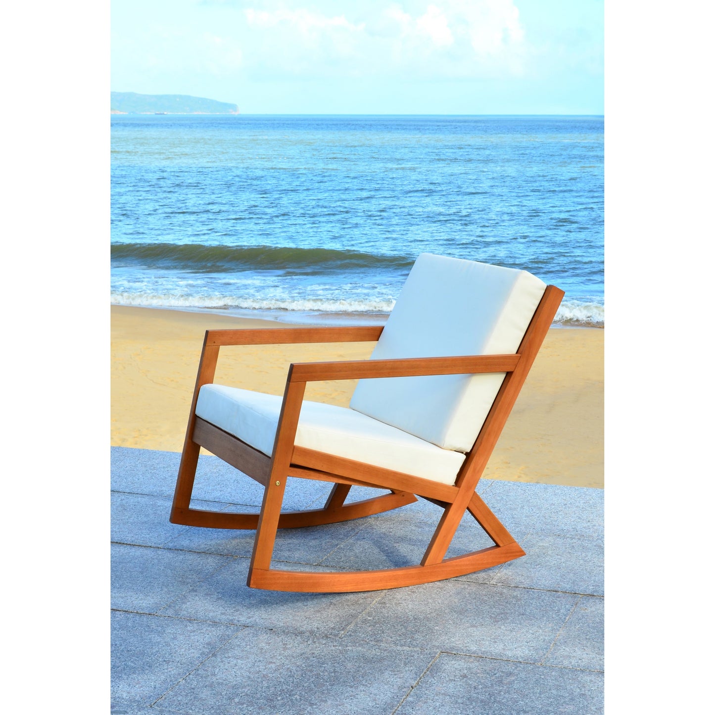 Sedia a dondolo da esterno Makaila di SAFAVIEH con cuscino - 66L x 79P x 97H (cm)