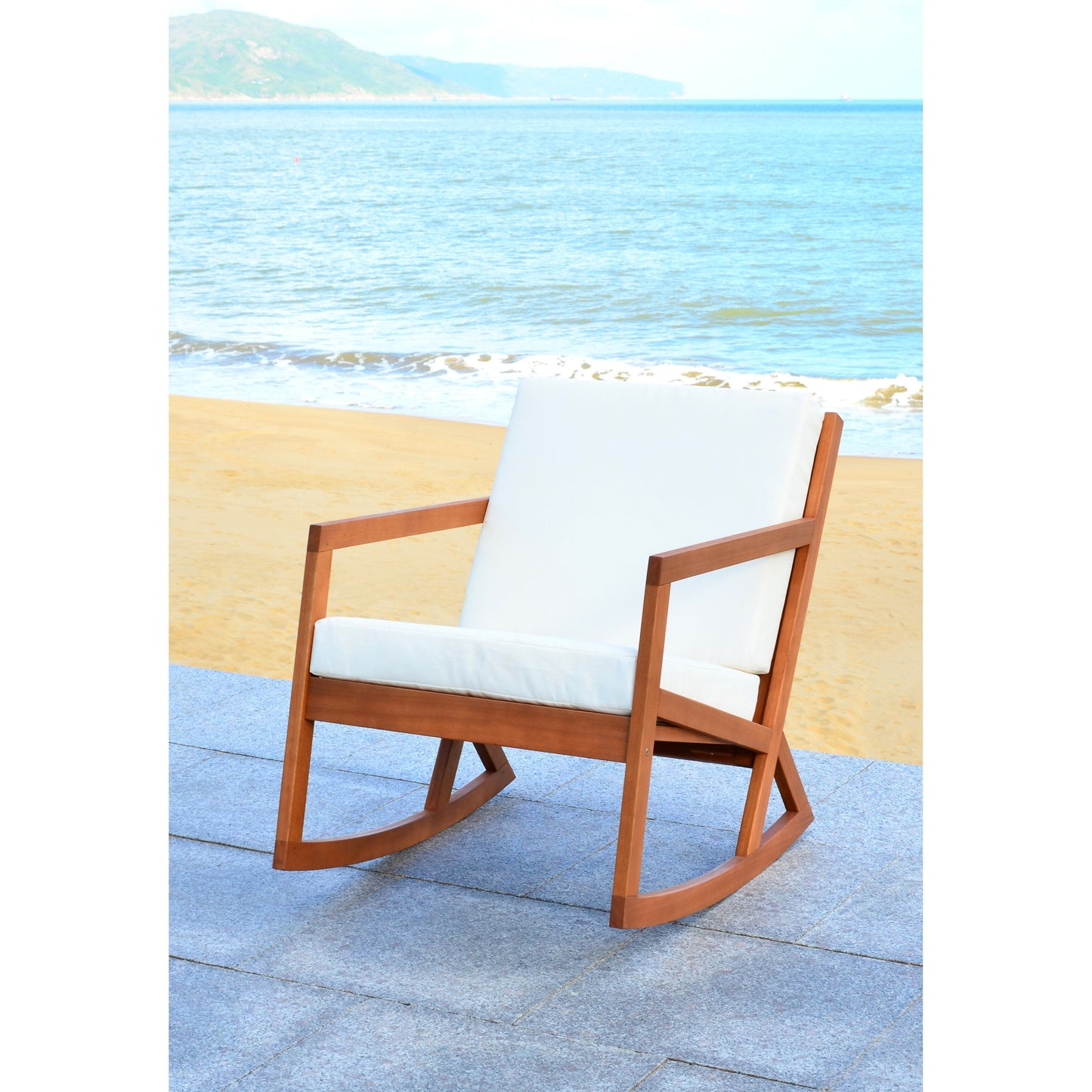 Sedia a dondolo da esterno Makaila di SAFAVIEH con cuscino - 66L x 79P x 97H (cm)