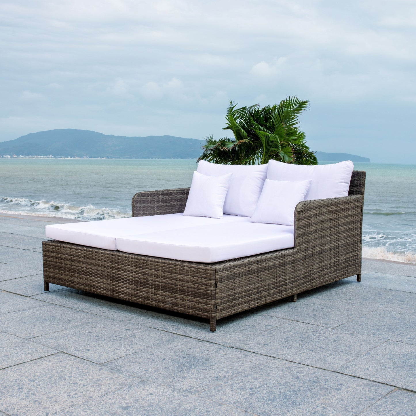 Daybed da esterno in vimini Taniyah di SAFAVIEH con cuscini e imbottiture - 53L x 28P x 62H