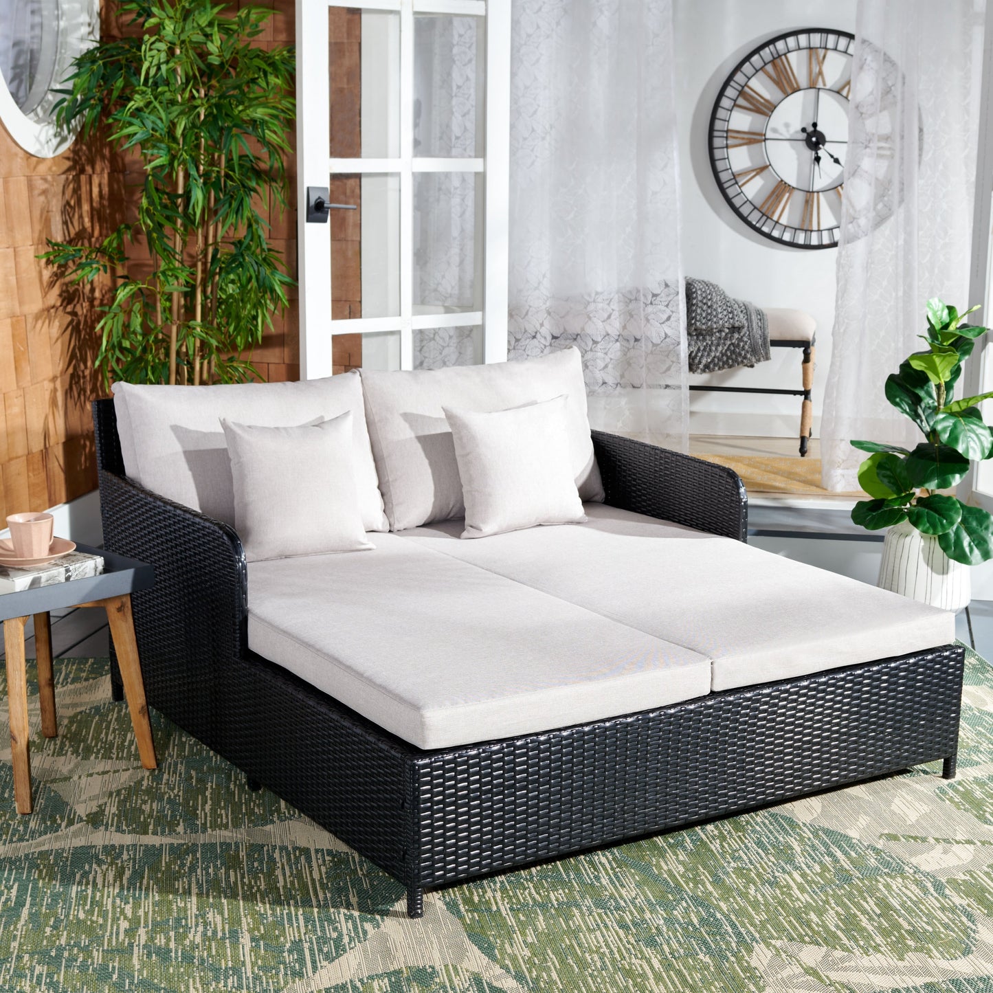 Daybed da esterno in vimini Taniyah di SAFAVIEH con cuscini e imbottiture - 53L x 28P x 62H