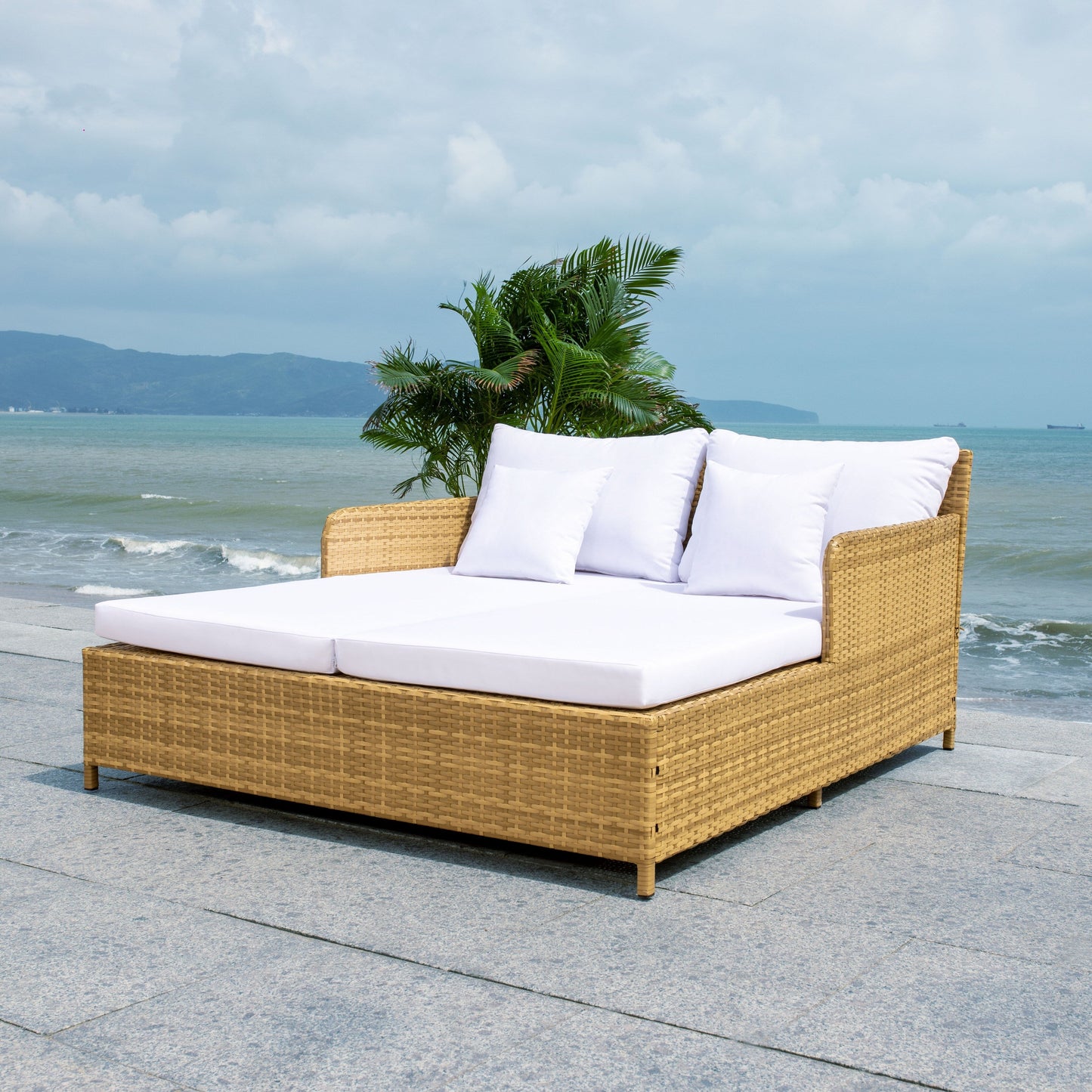 Daybed da esterno in vimini Taniyah di SAFAVIEH con cuscini e imbottiture - 53L x 28P x 62H