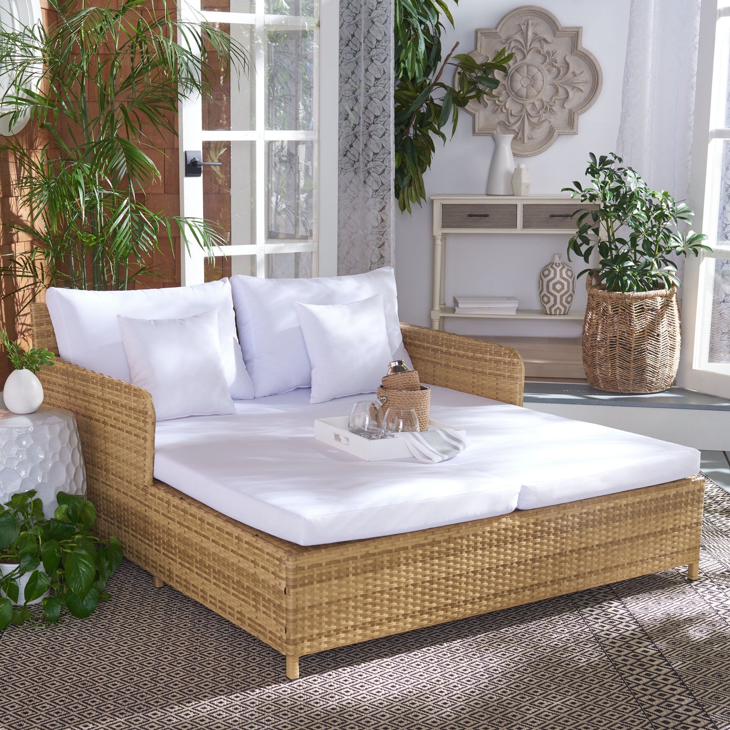 Daybed da esterno in vimini Taniyah di SAFAVIEH con cuscini e imbottiture - 53L x 28P x 62H