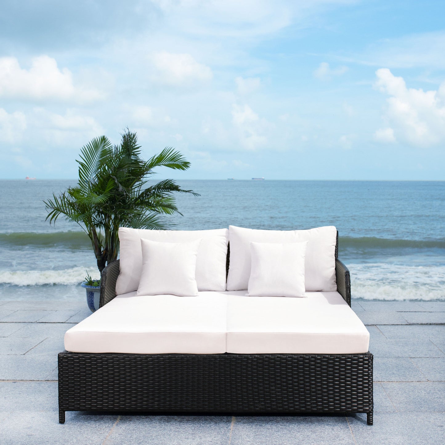 Daybed da esterno in vimini Taniyah di SAFAVIEH con cuscini e imbottiture - 53L x 28P x 62H