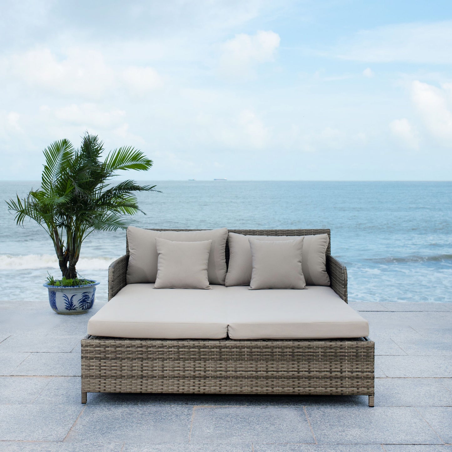 Daybed da esterno in vimini Taniyah di SAFAVIEH con cuscini e imbottiture - 53L x 28P x 62H