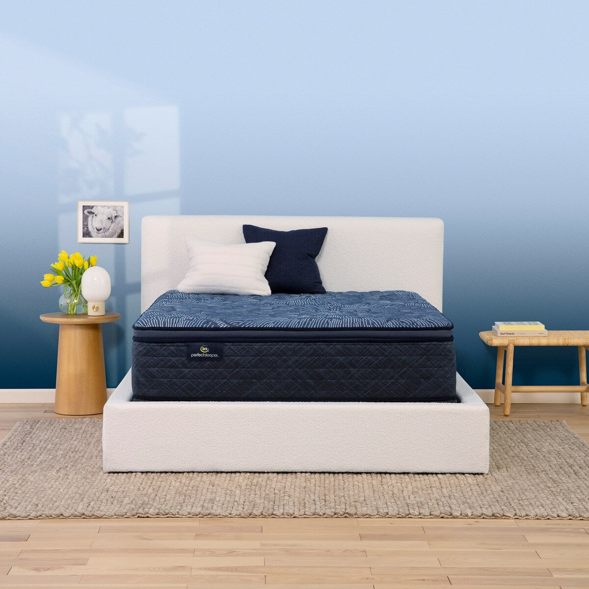 Set materasso Serta Perfect Sleeper Oasis Sleep 14.5 con strato superiore a imbottitura soffice e struttura rigida.