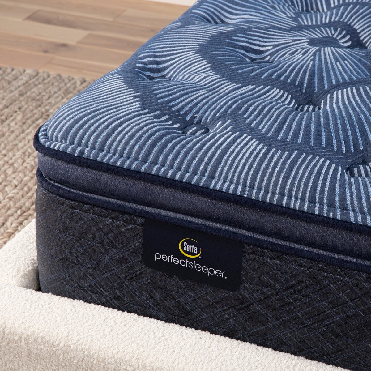 Materasso Serta Perfect Sleeper Oasis Sleep 15 con strato superiore in morbido piumino