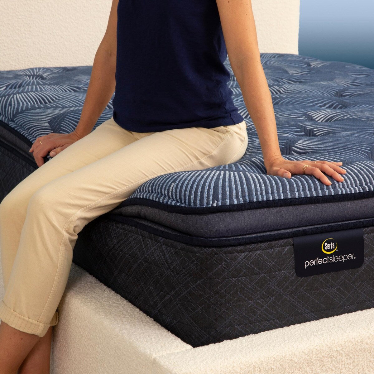 Materasso Serta Perfect Sleeper Oasis Sleep 15 con strato superiore in morbido piumino
