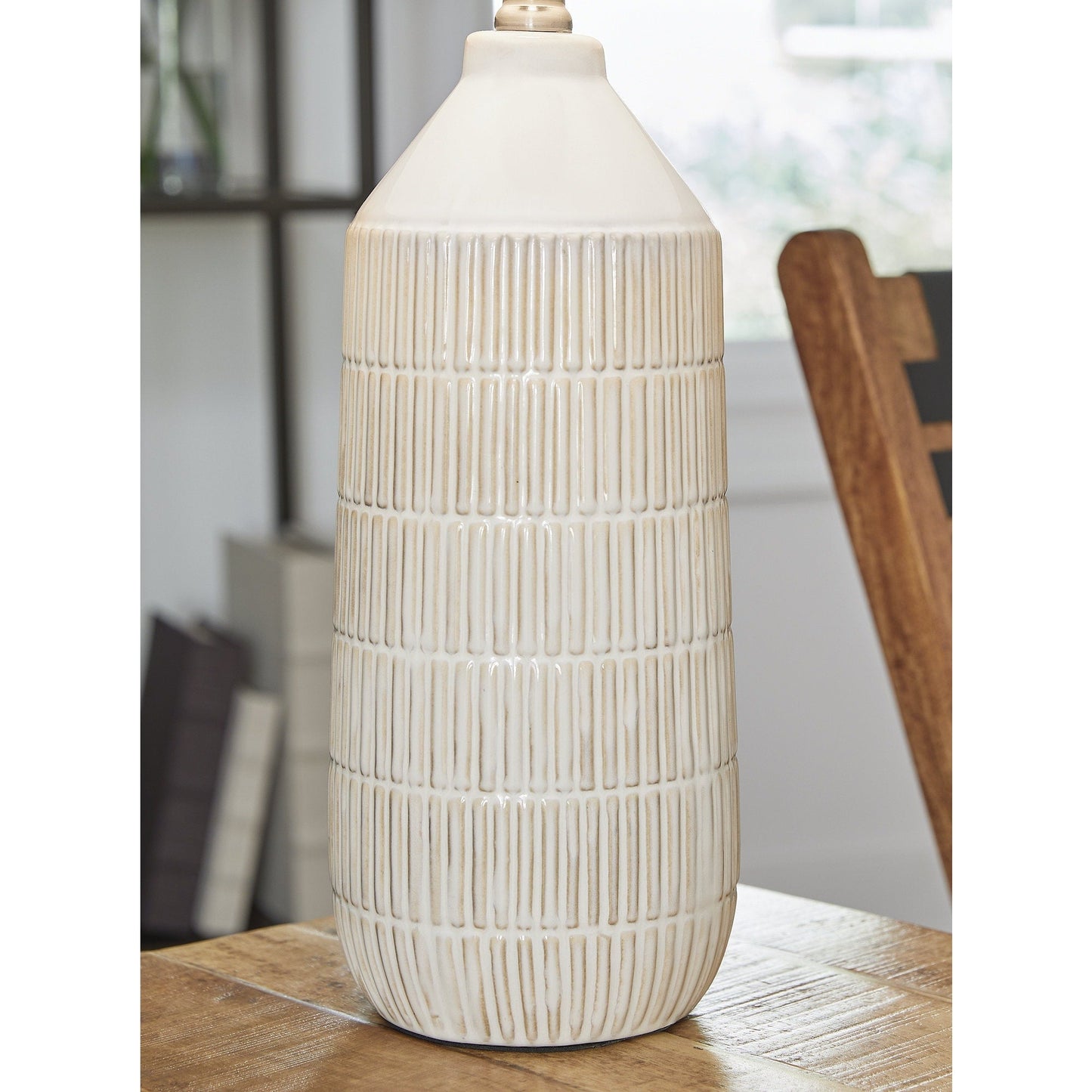 Lampada da tavolo Willport in bianco ottico di Signature Design by Ashley (confezione da 2) - 14L x 14P x 27H