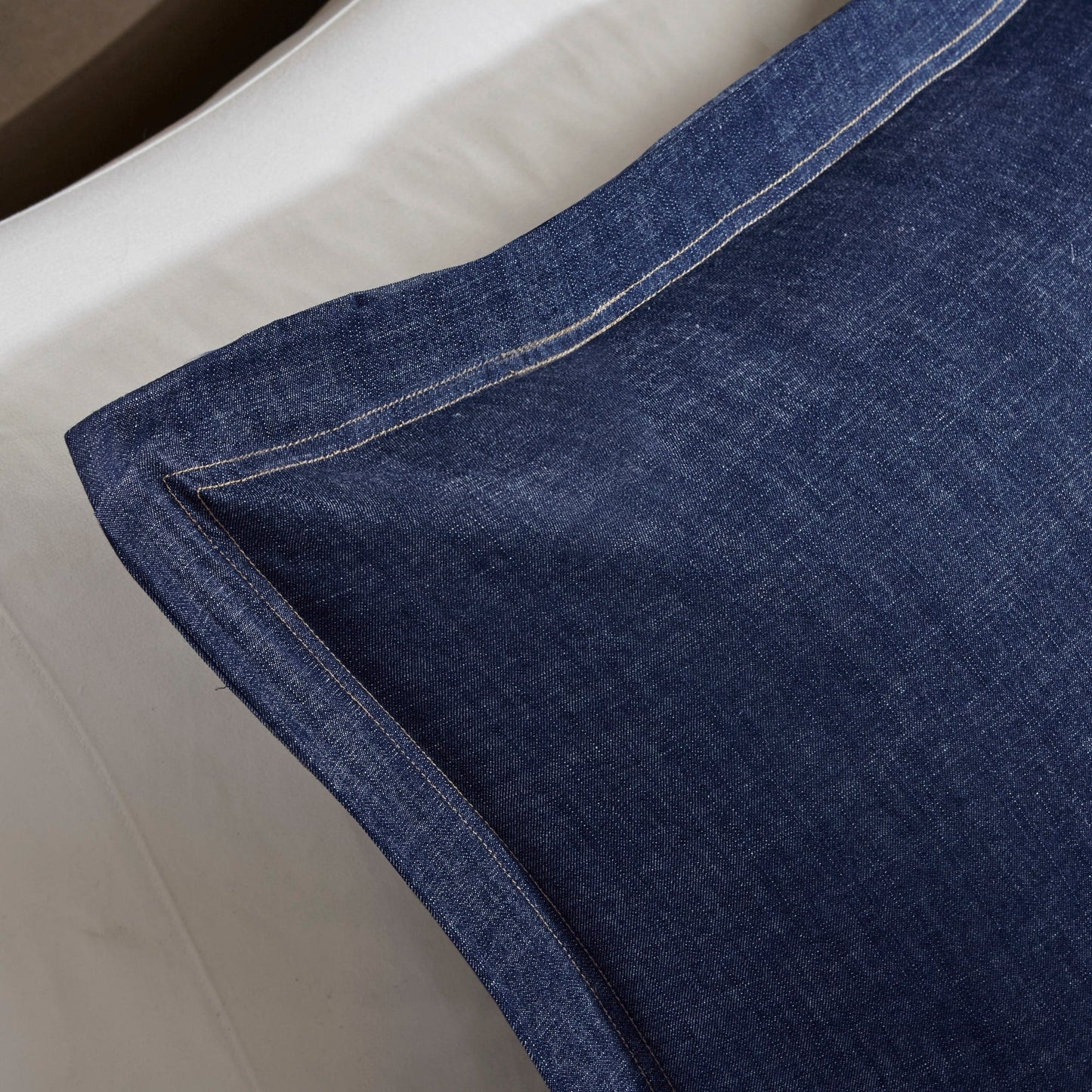 Set di copripiumino in denim Perry Blue di Woolrich, extra grande e con imbottitura extra.