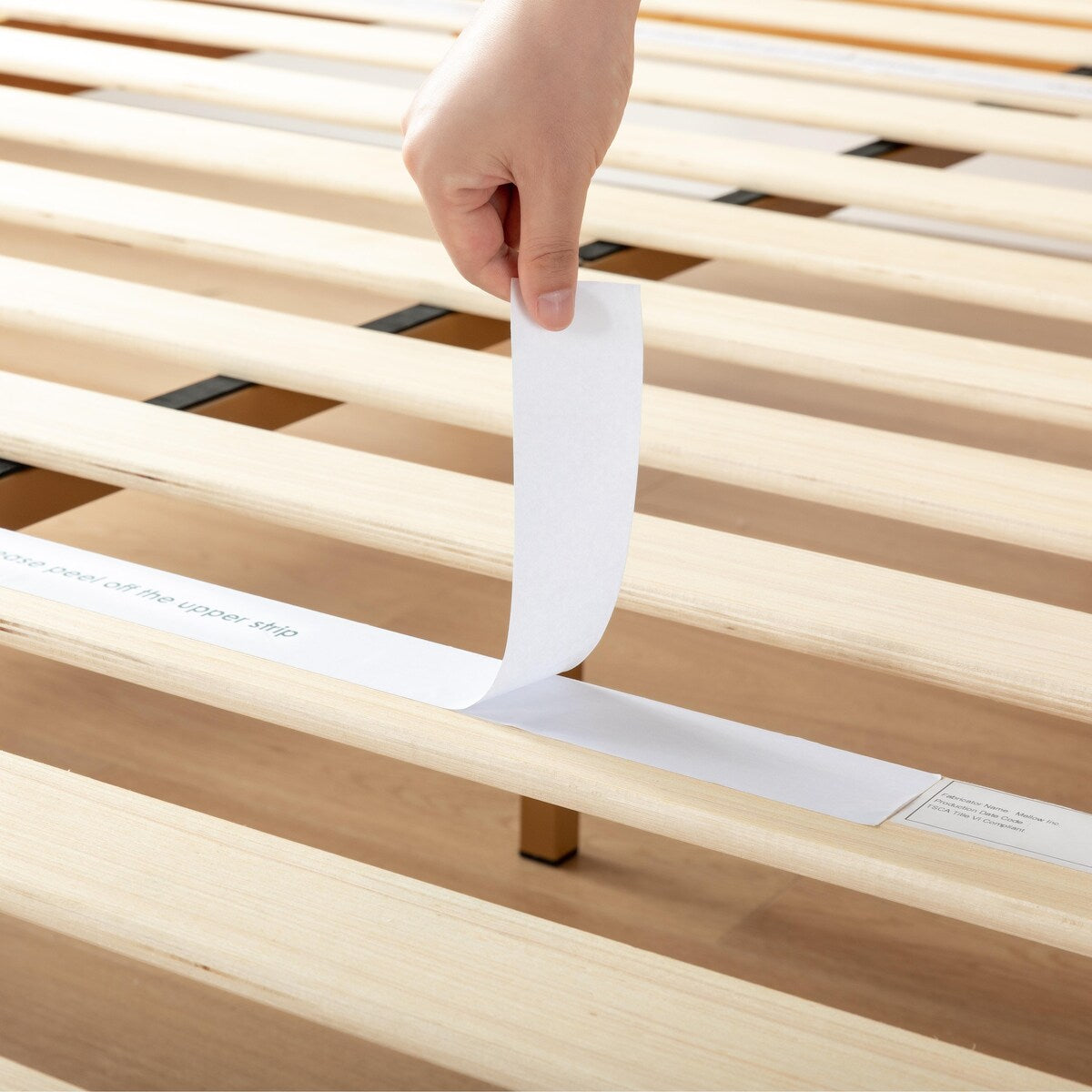 Struttura letto a piattaforma in legno massello da 16 pollici, disponibile in diverse finiture.