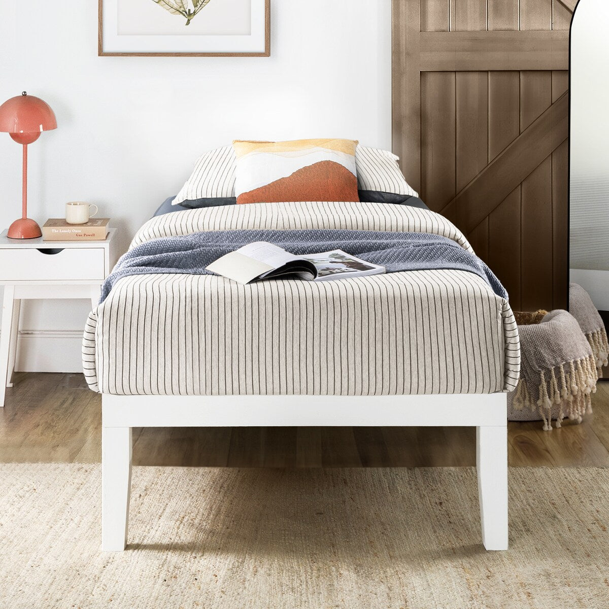 Struttura letto a piattaforma in legno massello da 16 pollici, disponibile in diverse finiture.