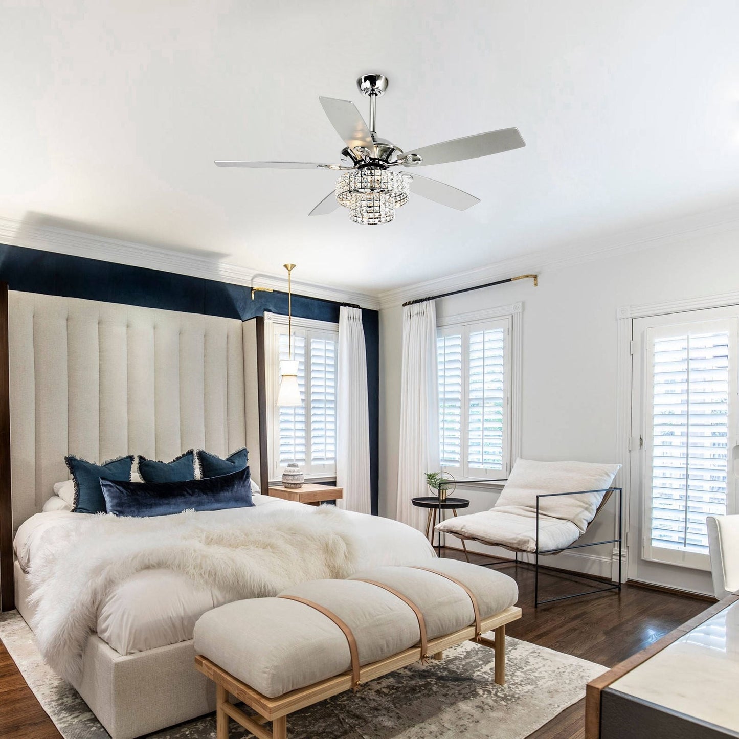 Ventilatore da soffitto moderno da 52 pollici con 5 pale in legno cromato e cristallo, con telecomando.