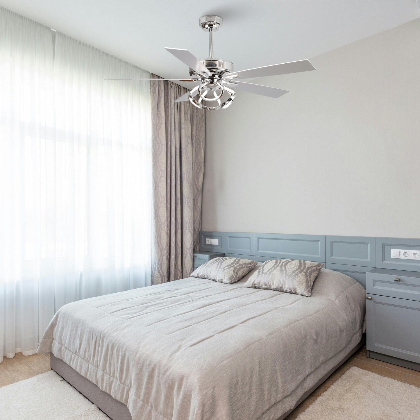 Ventilatore da soffitto a LED dimmerabile da interno da 52 pollici, cromato/nero, con luce e telecomando.