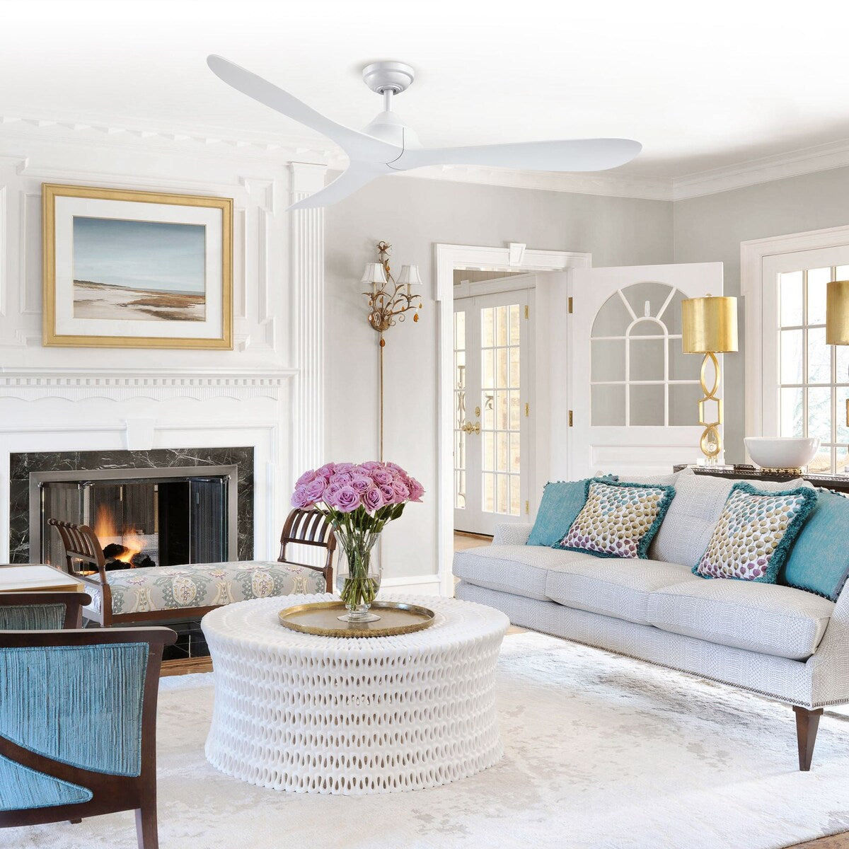 Ventilatore da soffitto a 56 pollici con motore a corrente continua, 3 pale, nero, moderno, con telecomando.