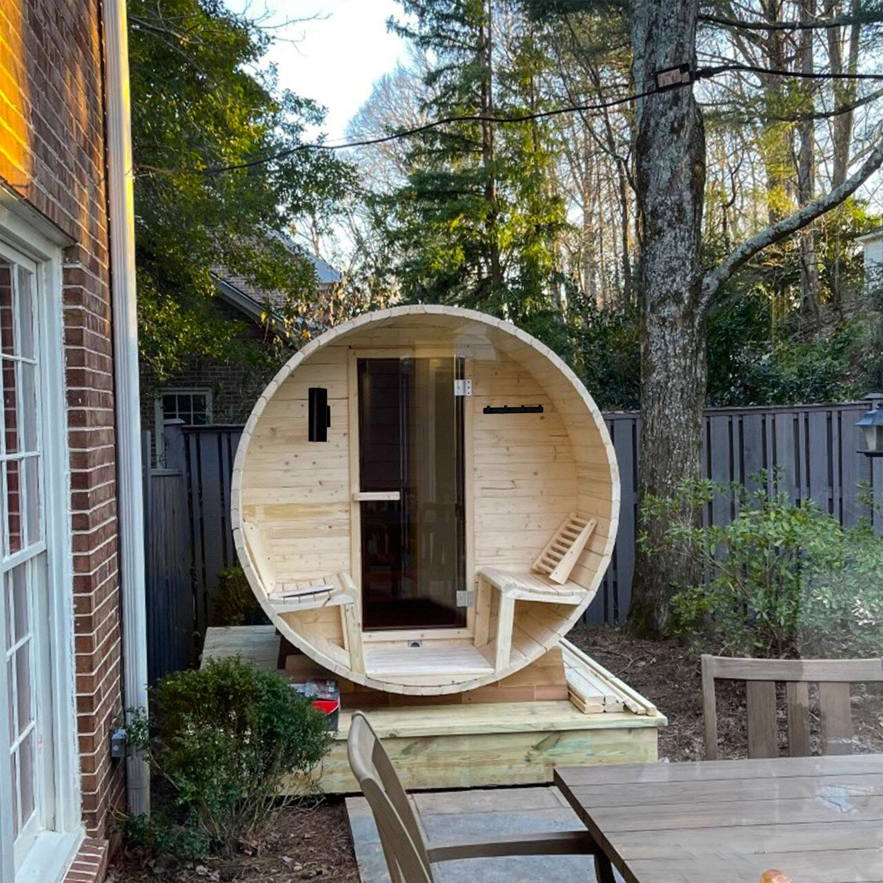 Sauna a barile ALEKO in pino finlandese bianco per 6-8 persone con riscaldatore elettrico UL - 224 x 185 x 201 cm (L x l x h)