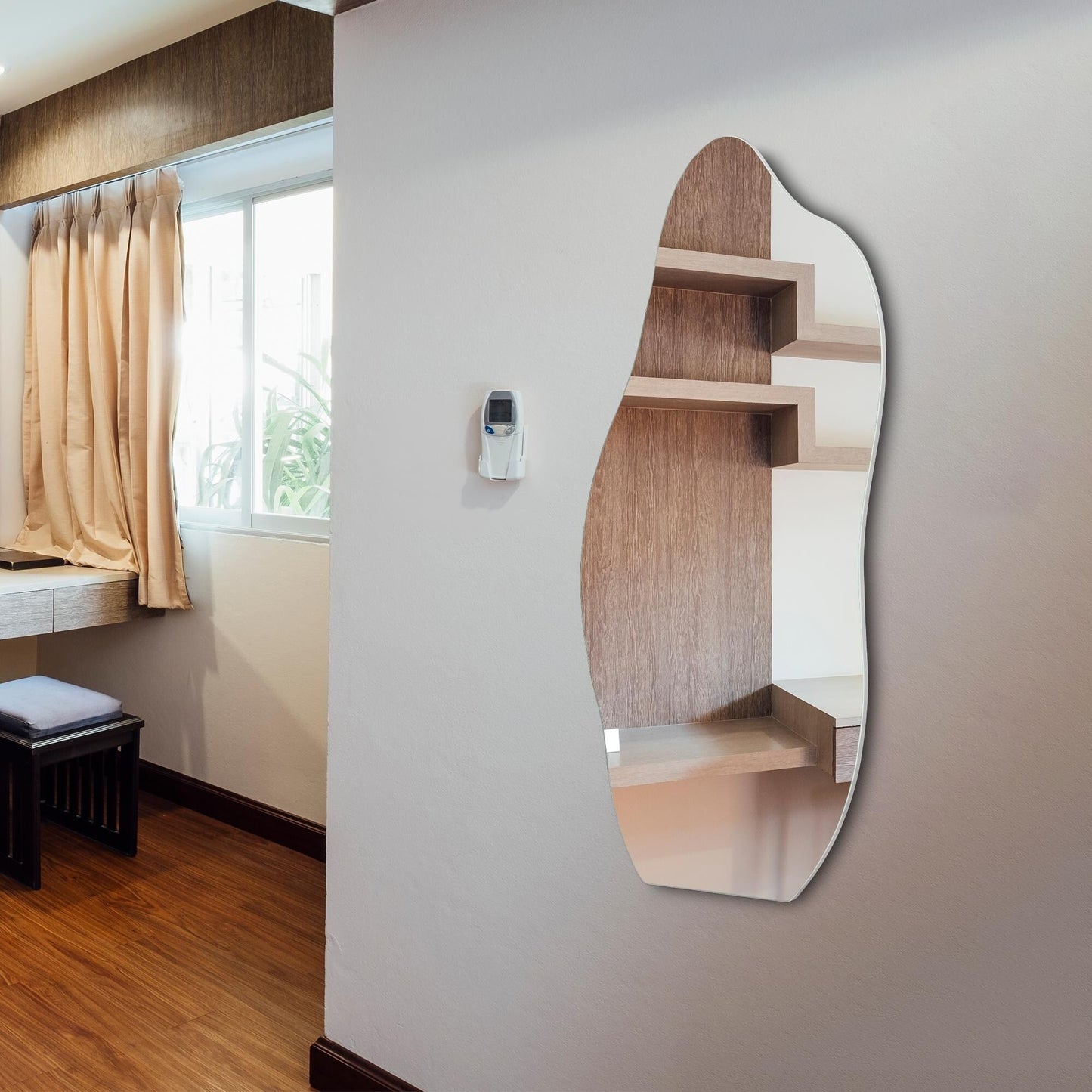 Specchio da parete asimmetrico e irregolare ALYA