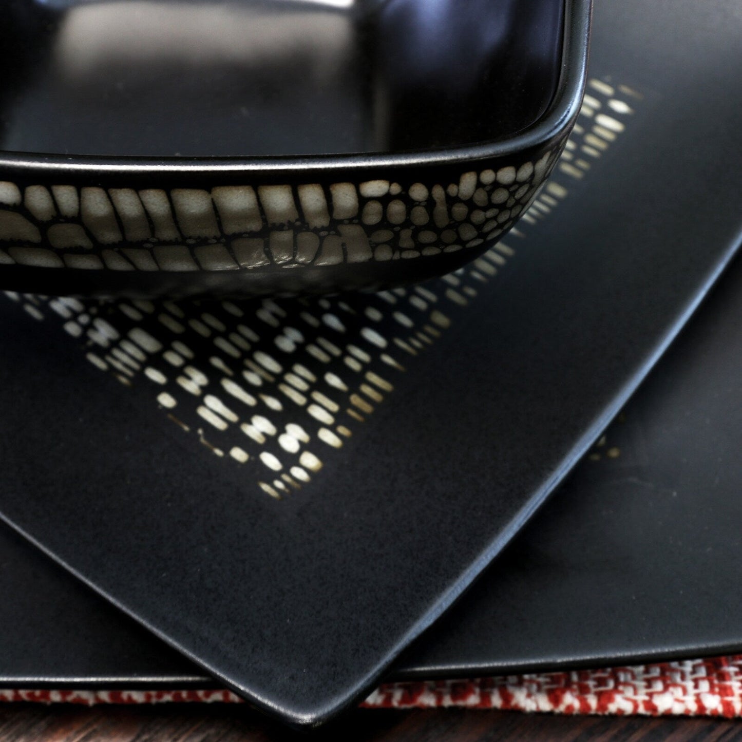 Set di stoviglie in pietra refrattaria nera a forma di quadrato con doppia ciotola, 16 pezzi.