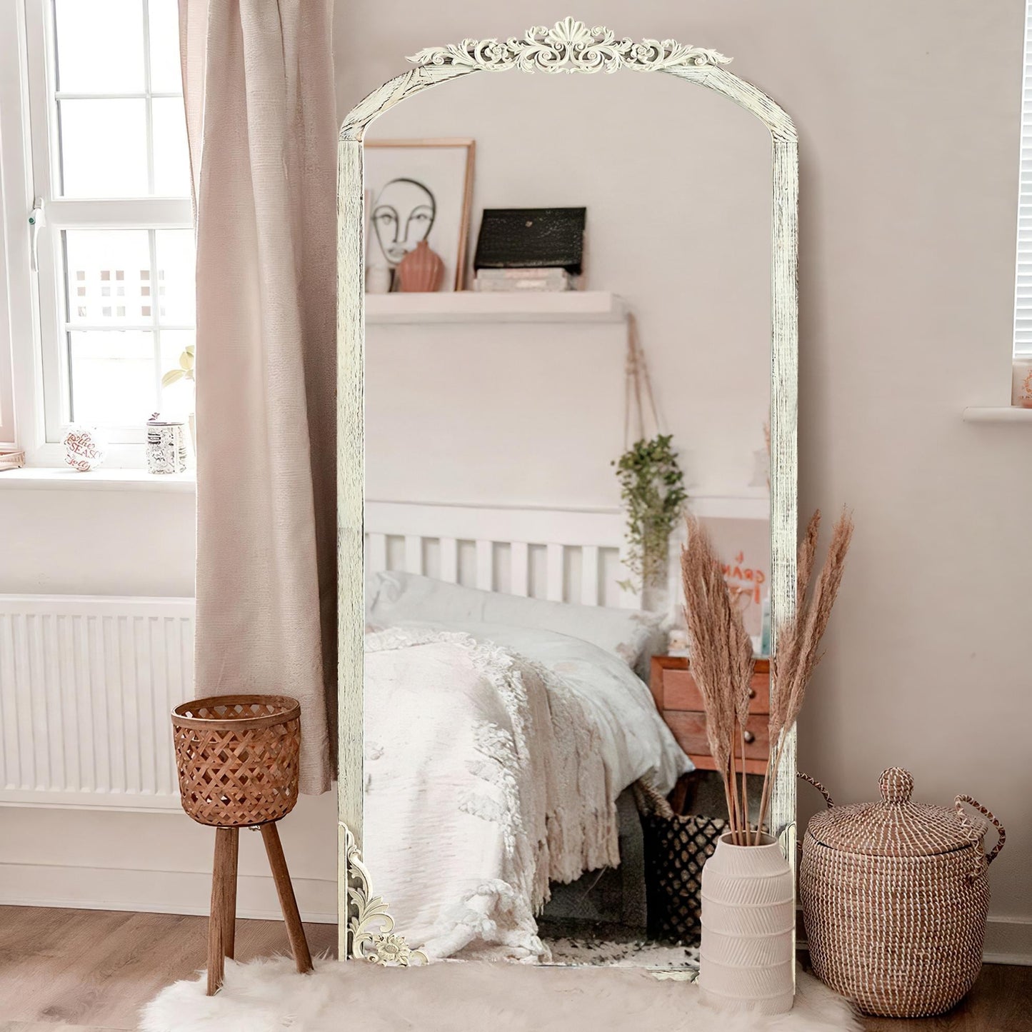 Specchio da terra a figura intera con arco e intaglio in legno massello