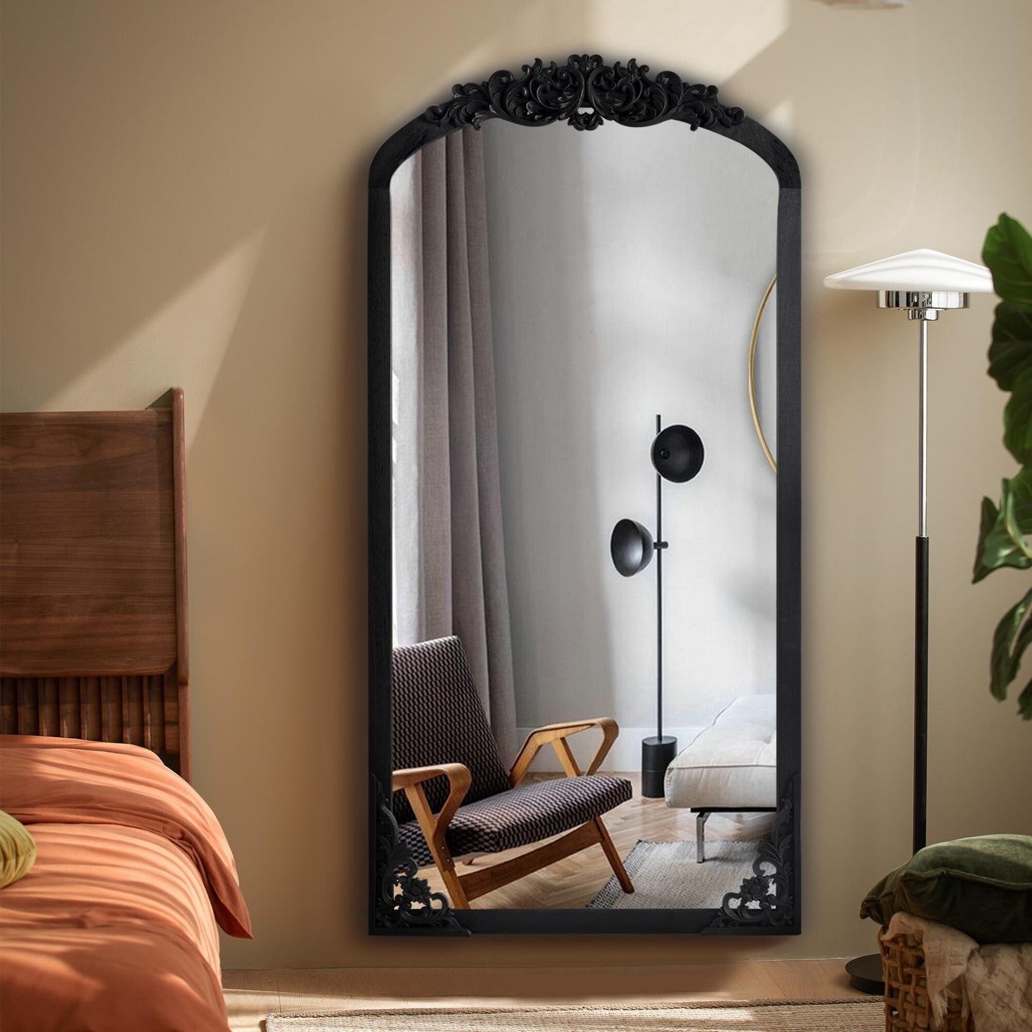 Specchio da terra a figura intera con arco e intaglio in legno massello