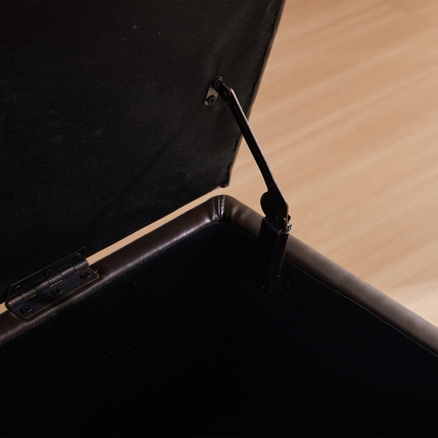 Pouf contenitore rettangolare imbottito con rivestimento in similpelle - 50,3 x 17,50 x 18 cm