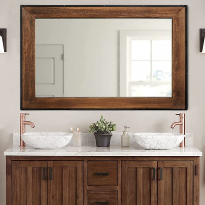 Specchio da bagno da parete con cornice rustica in legno naturale e ferro.