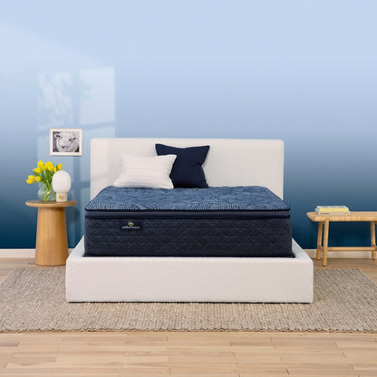 Set materasso Serta Perfect Sleeper Oasis Sleep 14.5 con strato superiore a imbottitura soffice e struttura rigida.