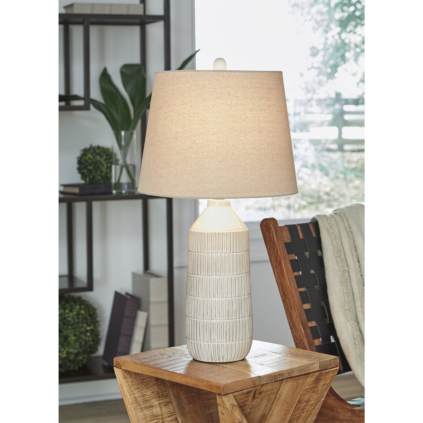 Lampada da tavolo Willport in bianco ottico di Signature Design by Ashley (confezione da 2) - 14L x 14P x 27H