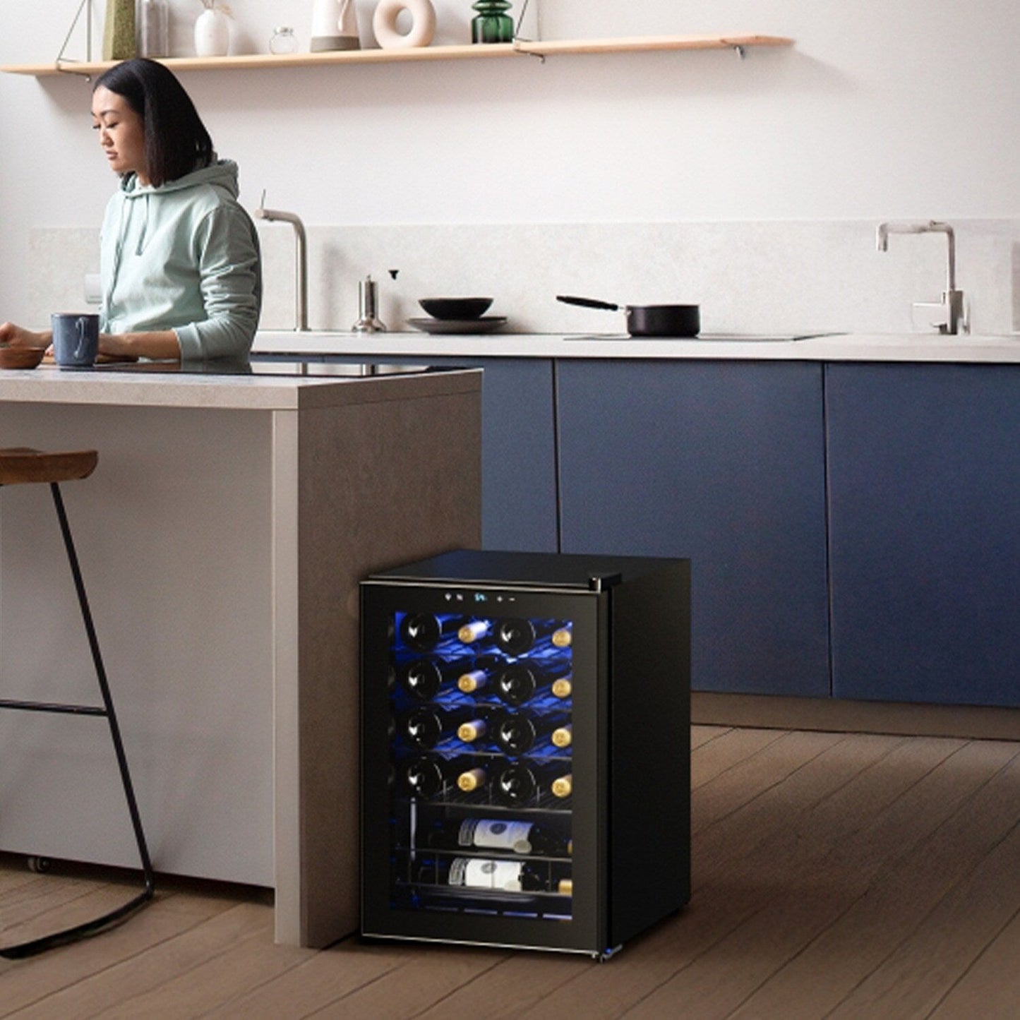 Frigorifero per vino/bevande da 17 pollici, 20 bottiglie, a colonna, con controllo digitale della temperatura.